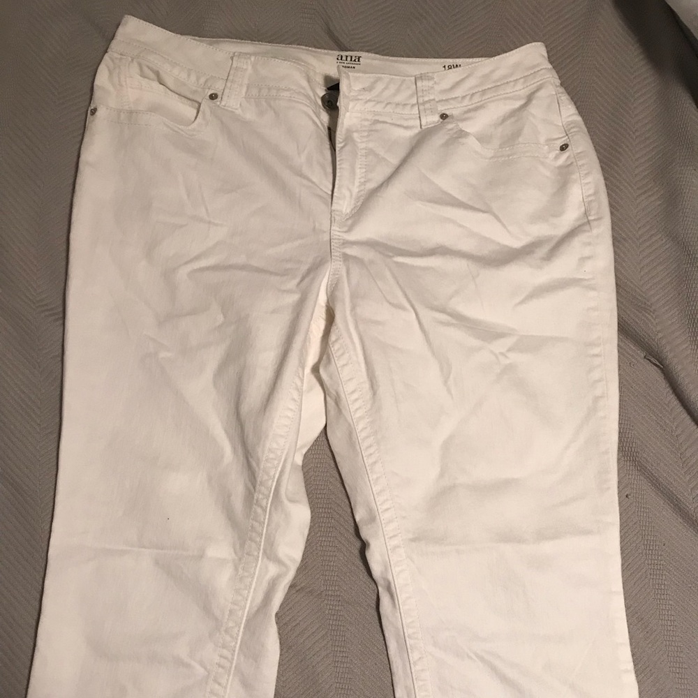 Women’s White Crop Jean Capris